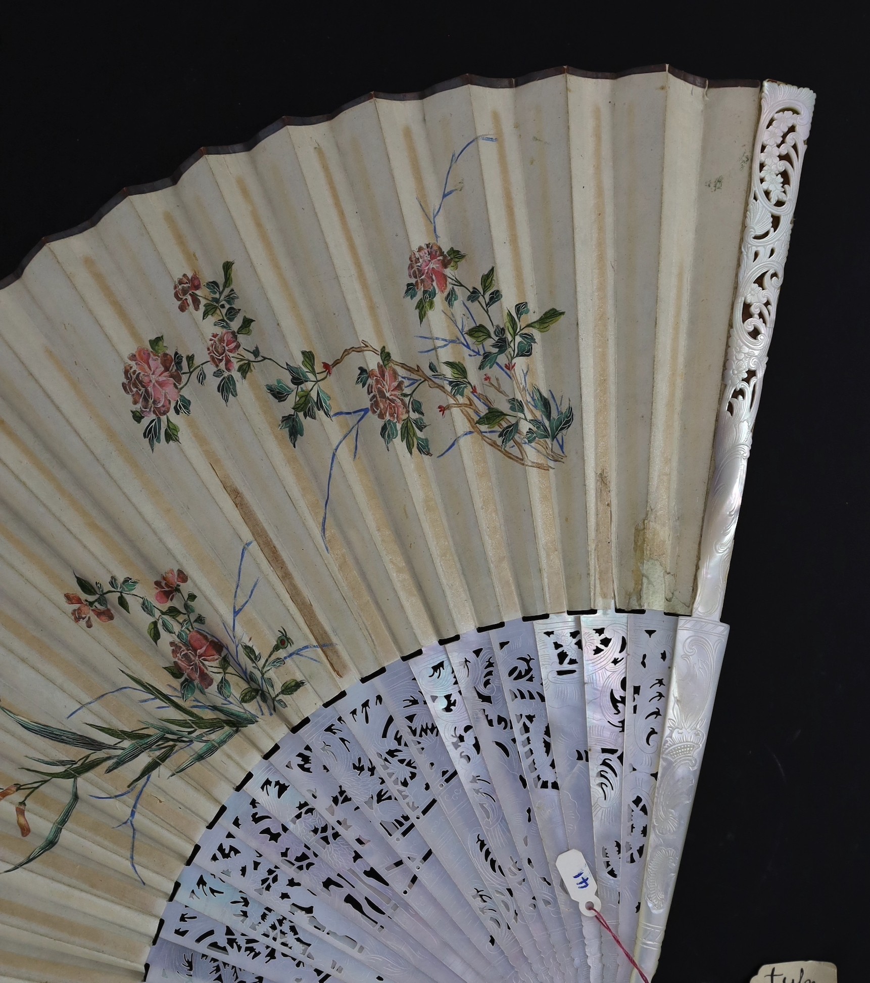 A Chinese painted leaf fan with mother-of-pearl sticks, 19th century, 28cm, some damage to mother-of-pearl